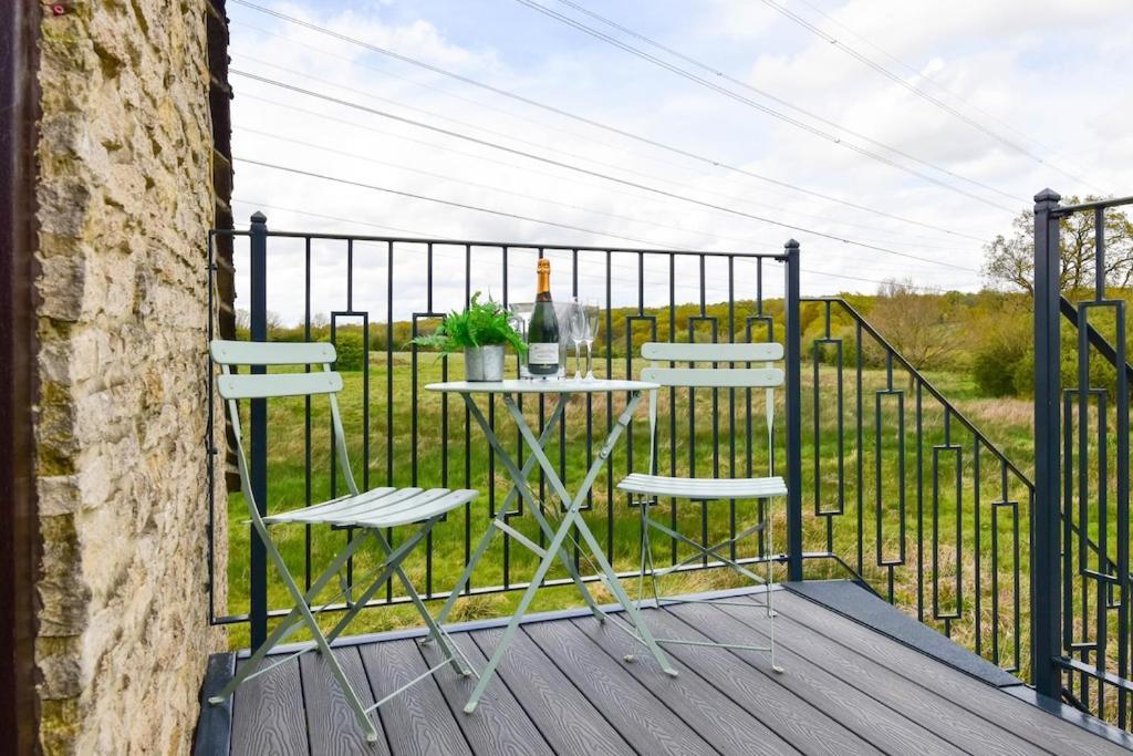 The Lookout At Cloatley Meadow Apartment Hankerton Exterior foto