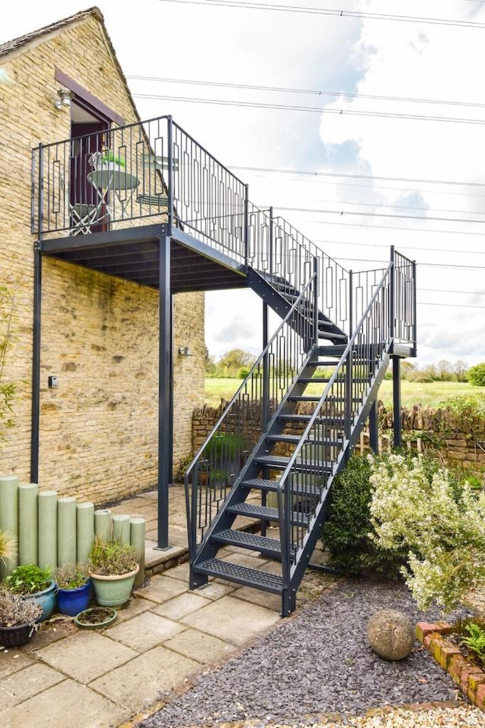 The Lookout At Cloatley Meadow Apartment Hankerton Exterior foto