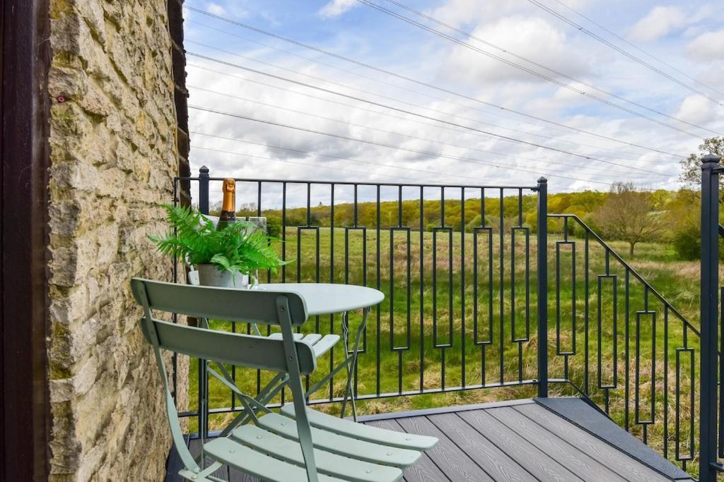 The Lookout At Cloatley Meadow Apartment Hankerton Exterior foto